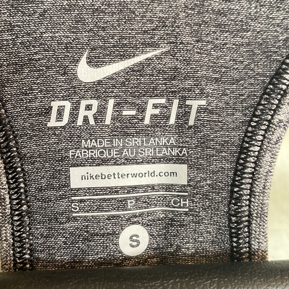 Nike grey stretch workout tank - Picture 4 of 4